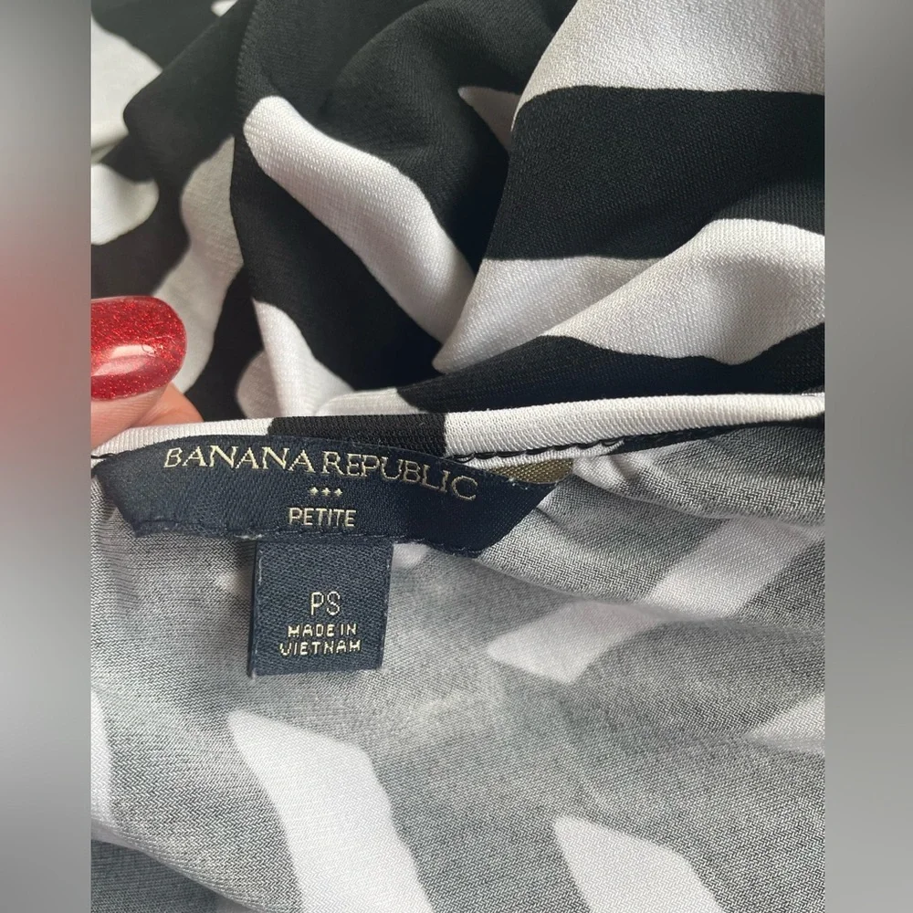 Banana Republic Black & White Geometric Print Stretch Wrap Dress, Small Petite - Picture 4 of 6
